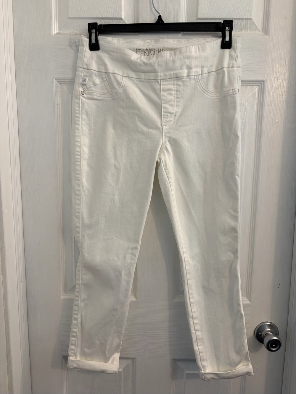White Rock & Republic White Denim Stretch cropped Pants. Size 14 $10